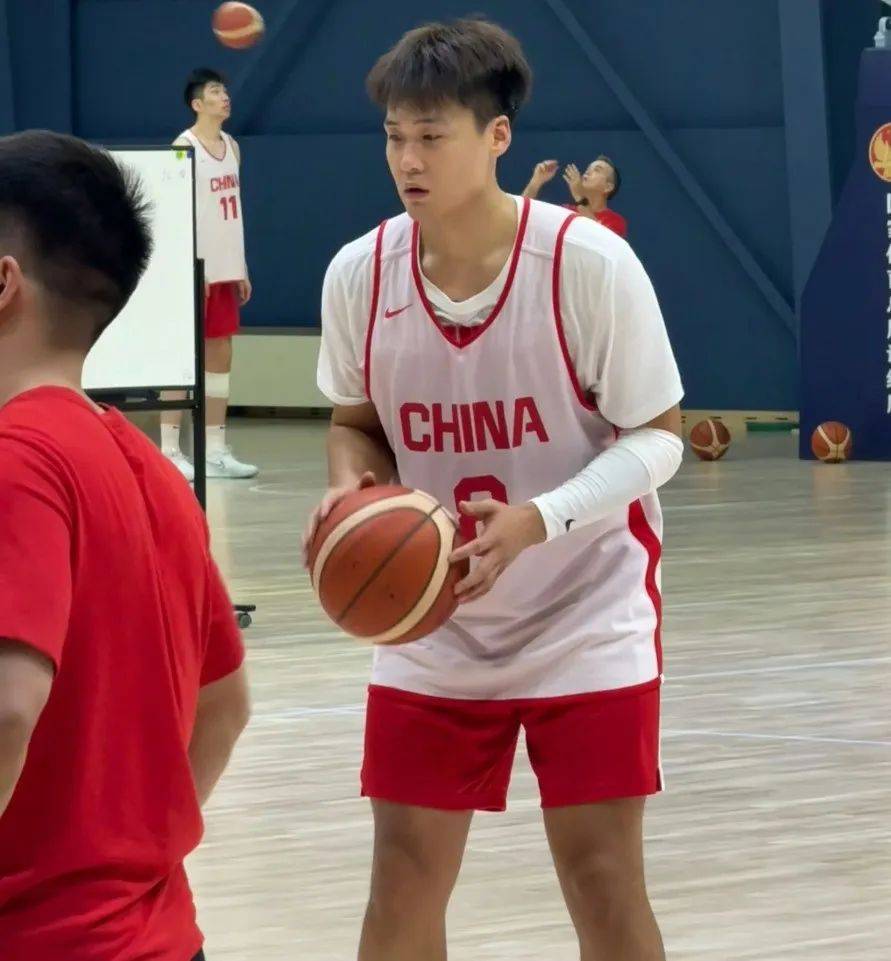 雷加利斯濒临降级,主帅呼吁球员加强训练的简单介绍 雷加利斯濒临降级,主帅呼吁球员加强训练的简单介绍