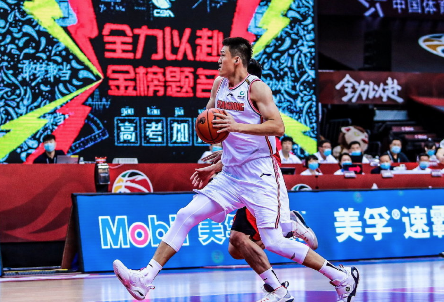 教练组多次暂停布置战术,最终压过对手 教练组多次暂停布置战术,最终压过对手