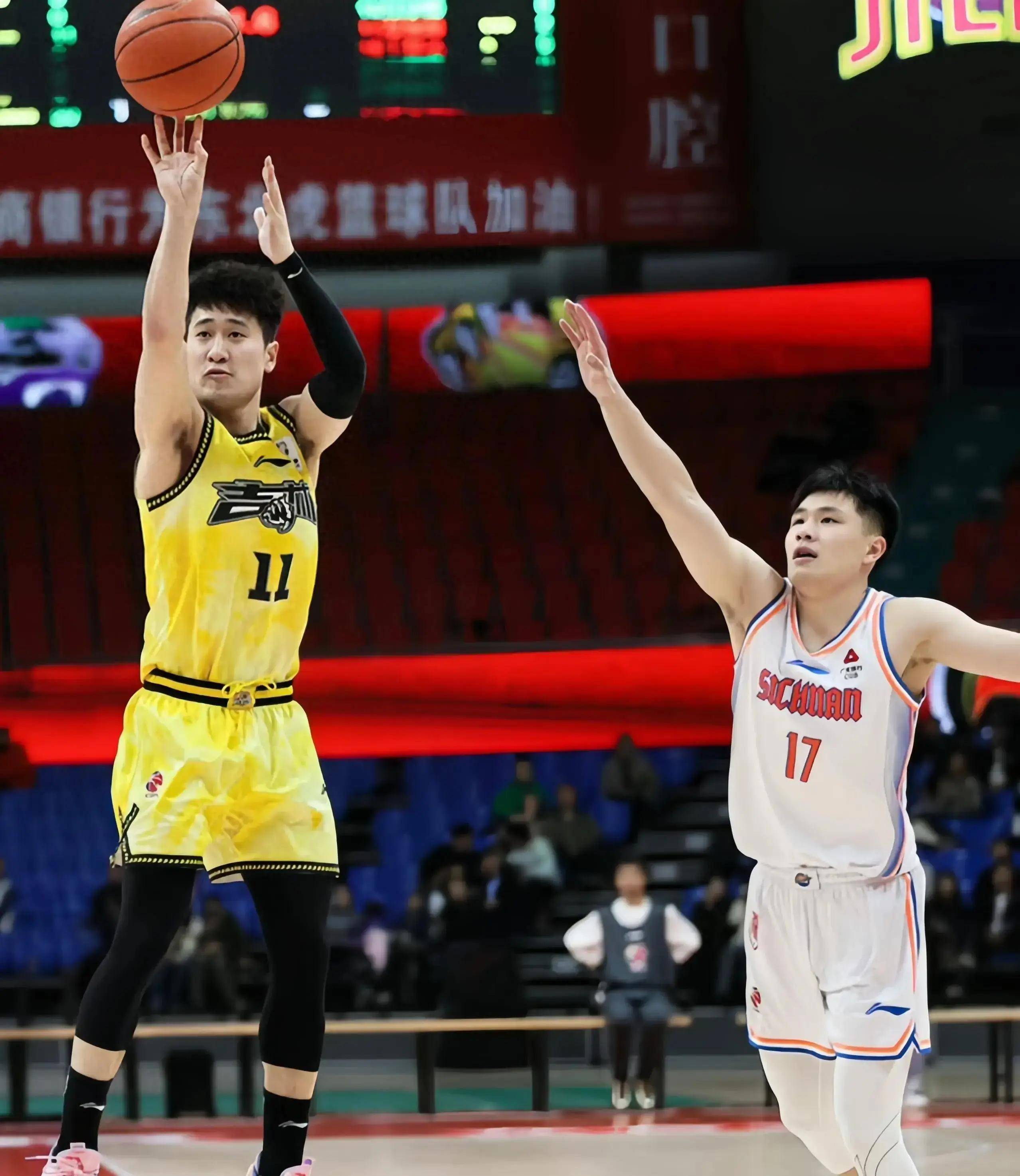 九游娱乐app下载-吉林球员展现犀利一击，领跑比赛