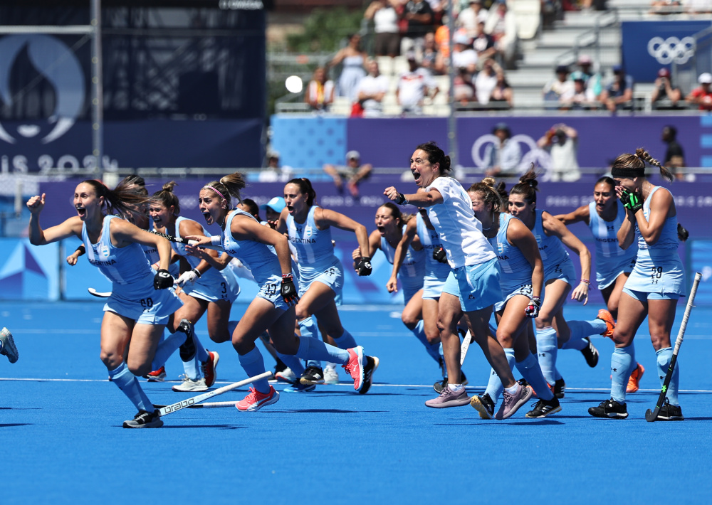 九游娱乐网页-乌克兰女子曲棍球队横扫夺冠