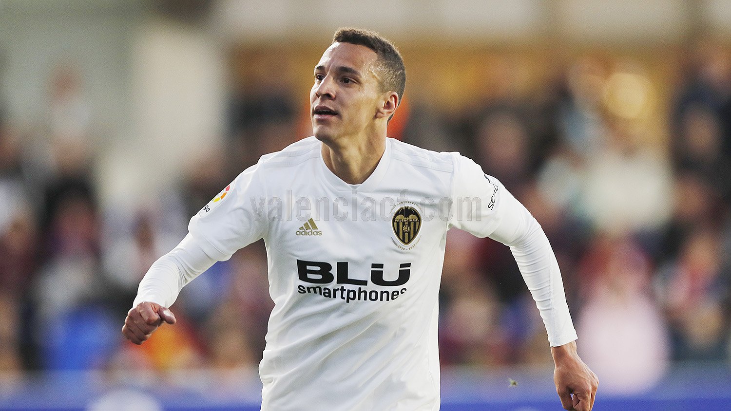 九游娱乐app下载-瓦伦西亚球员收到赛季最佳射手奖项，他在球队有多重要？的简单介绍