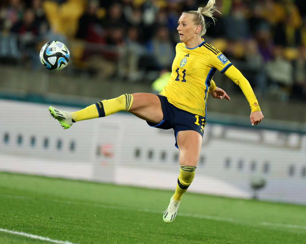 包含瑞典女足表现出色，获得胜利的词条