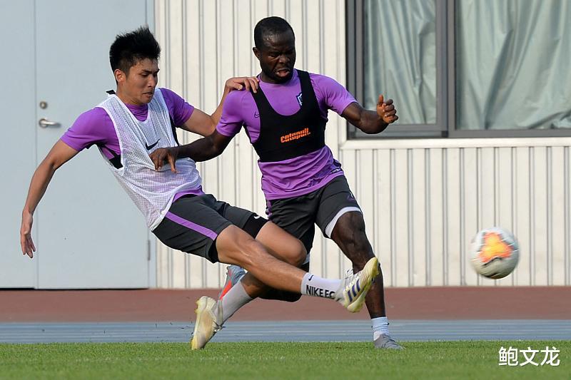 包含天津泰达重组阵容,力争冲击联赛前三的词条 包含天津泰达重组阵容,力争冲击联赛前三的词条