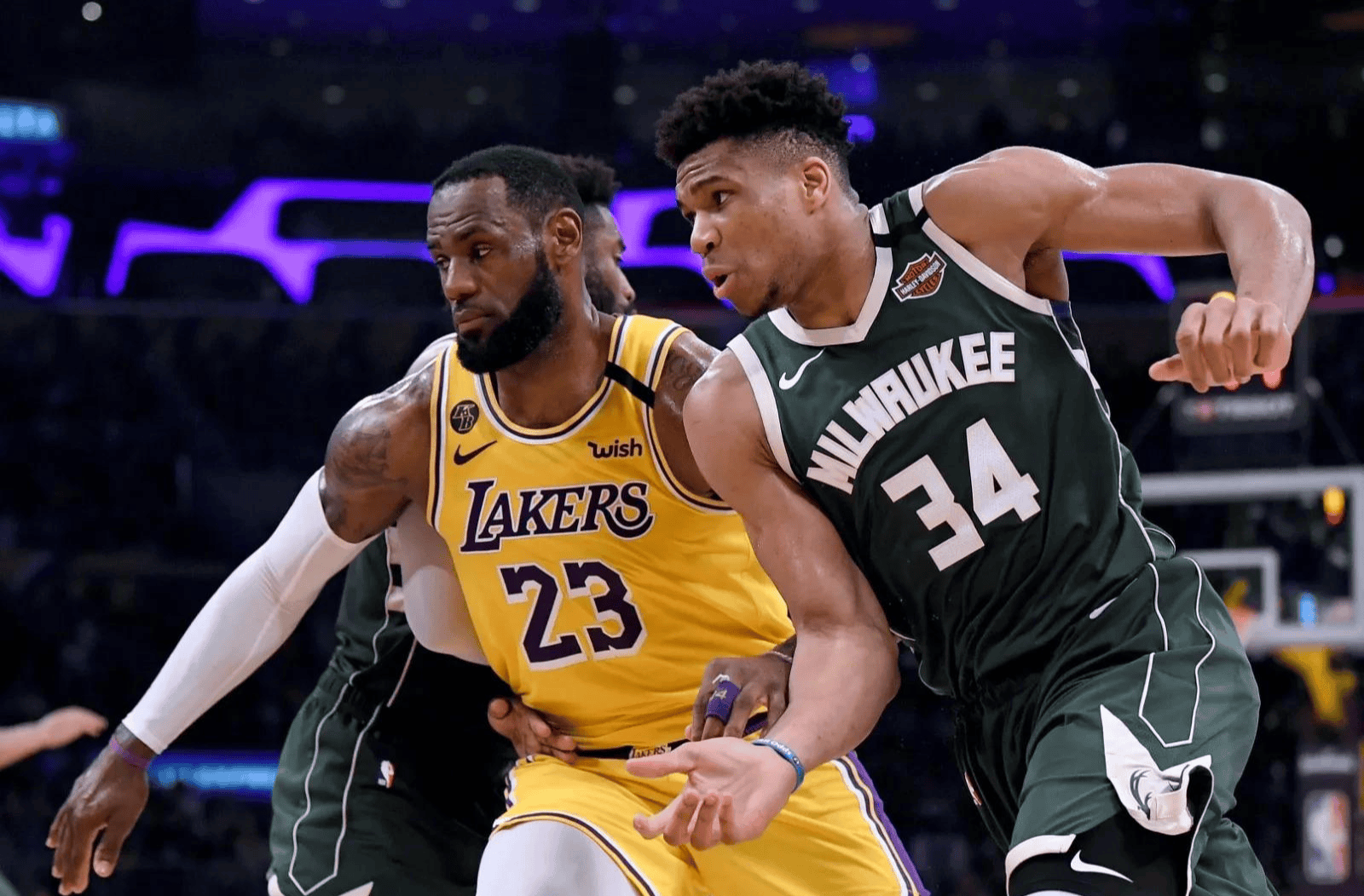 包含雄鹿队主帅喊话球员，期待更好表现的词条