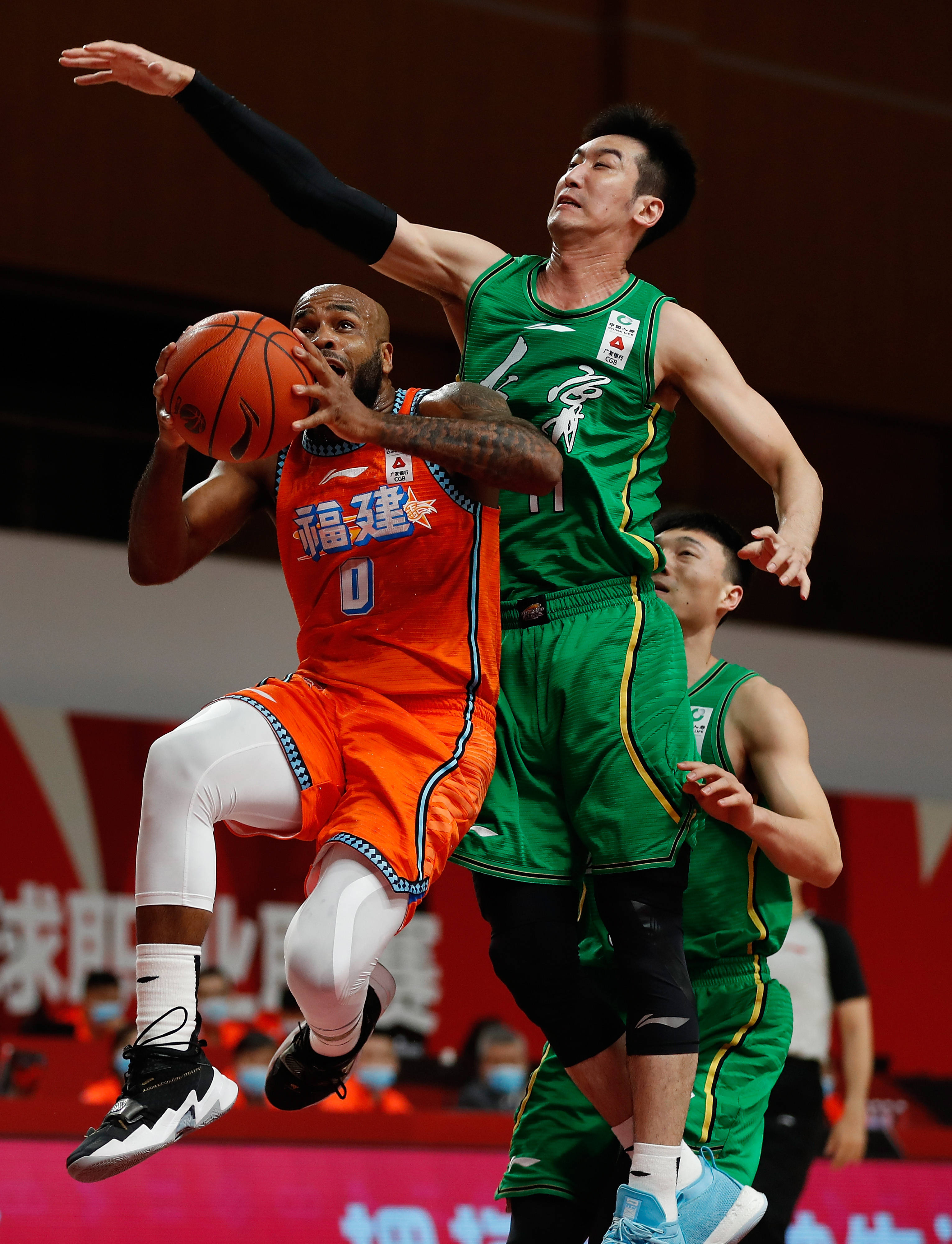 福建队关键时刻进攻犀利，逆袭战胜对手