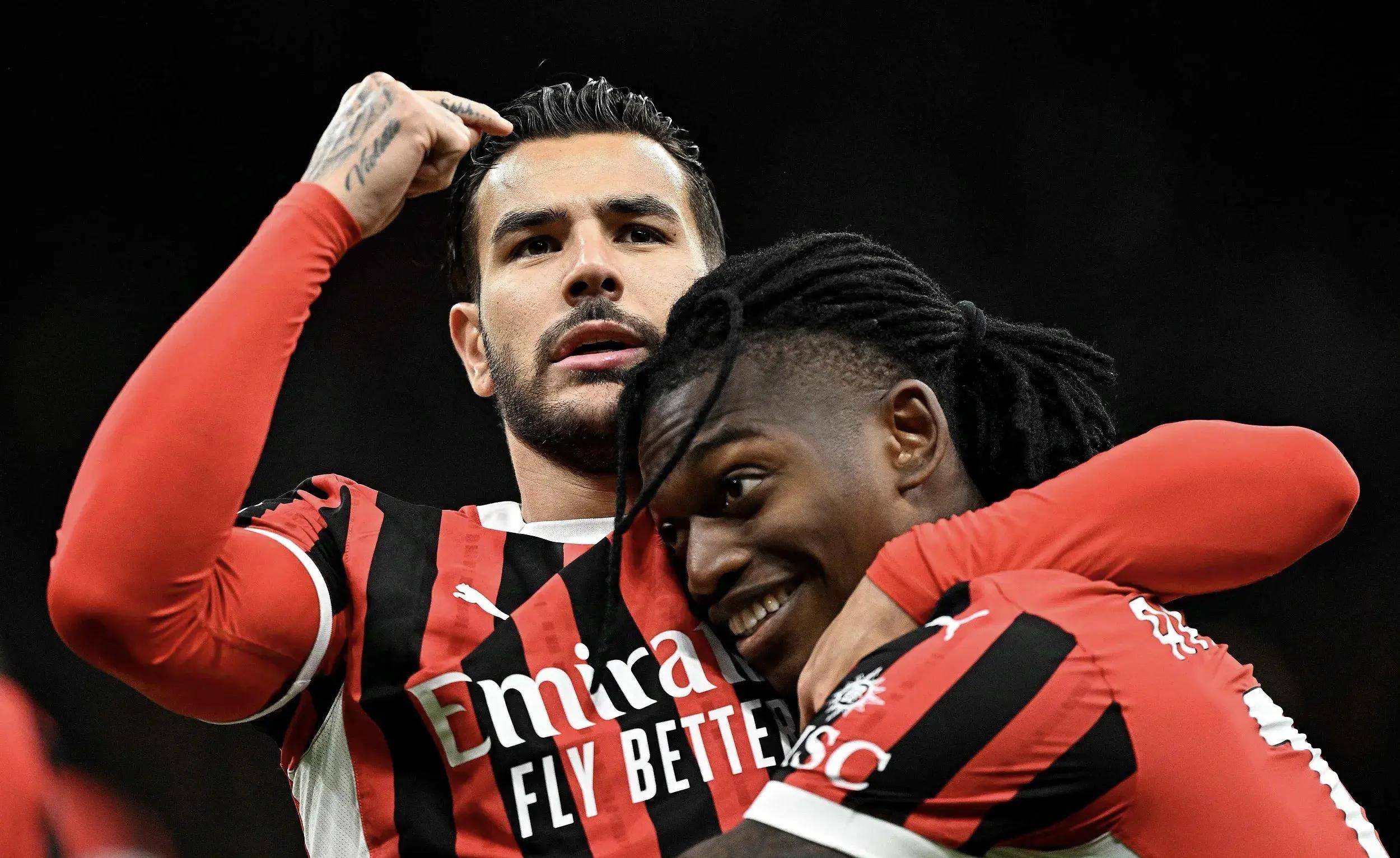 包含AC米兰在客场遭遇灾难，混战前途的词条