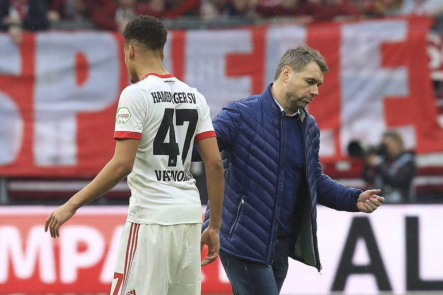 九游中国-包含汉堡遭遇惨败，保级形势日益严峻的词条