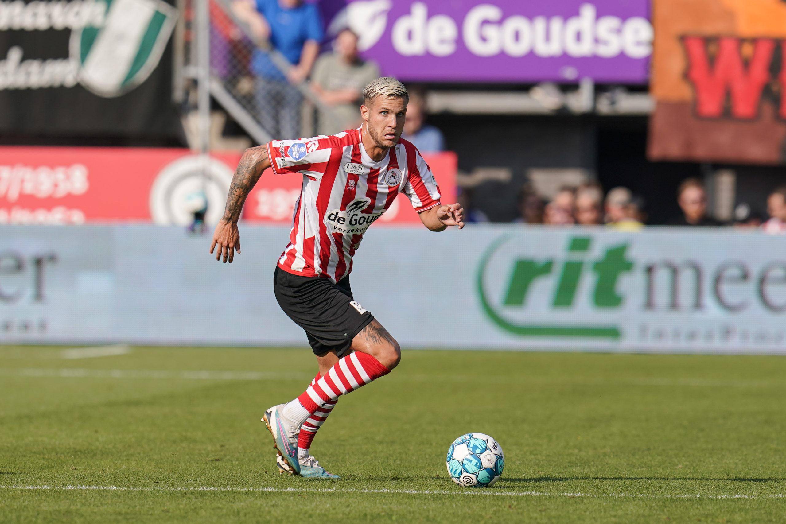 阿贾克斯斩获荷甲联赛冠军,豪取连胜 阿贾克斯斩获荷甲联赛冠军,豪取连胜