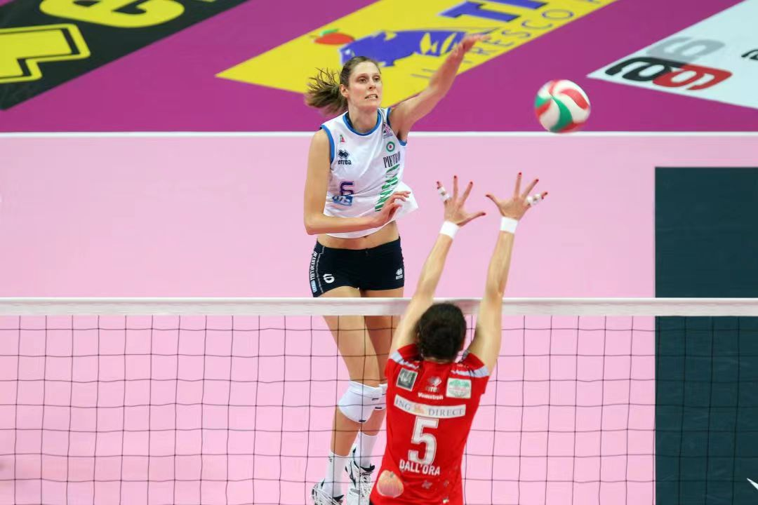 巴西击败加拿大赢得沙滩排球胜利