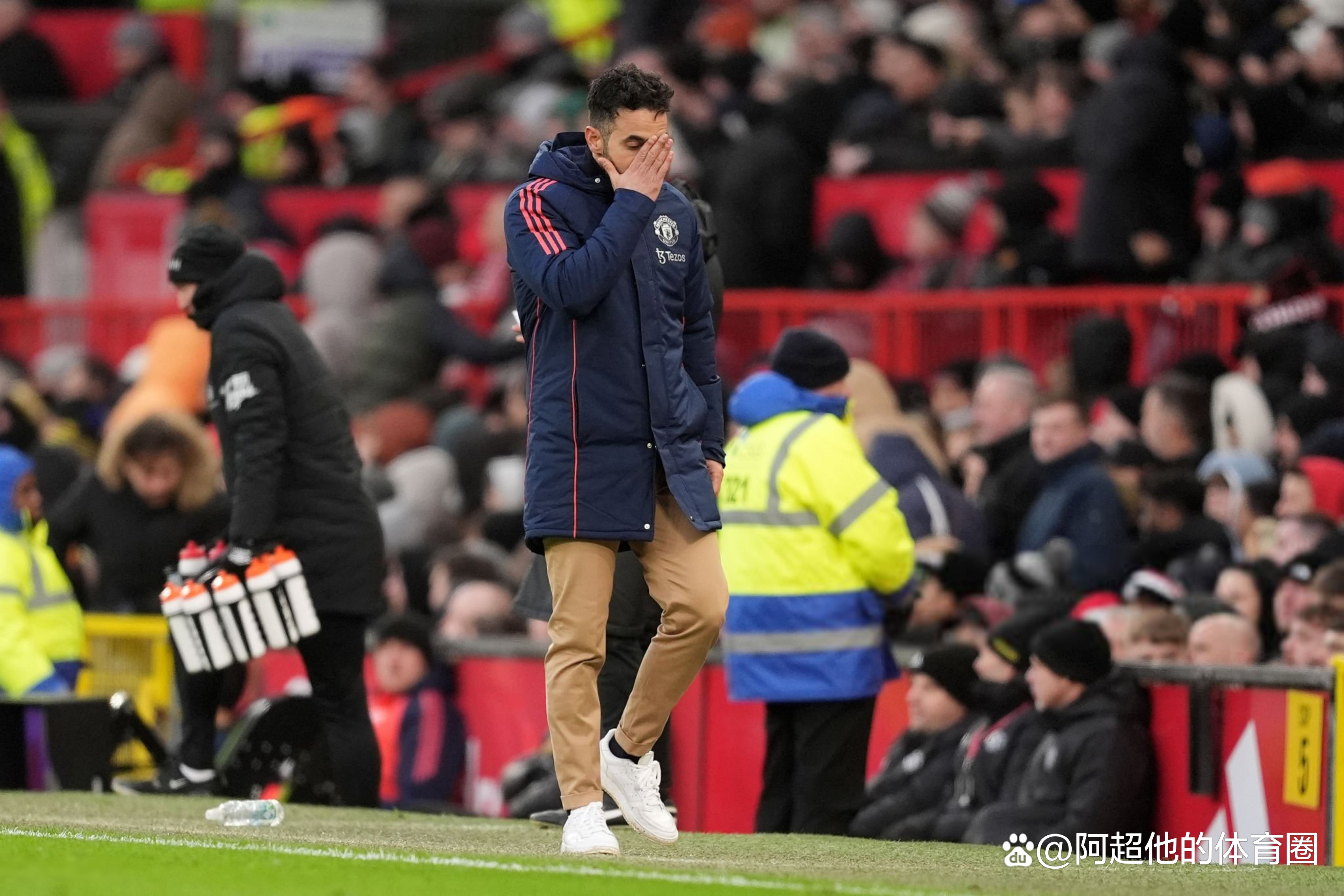 九游官网-利物浦门将状态低迷，球迷担忧