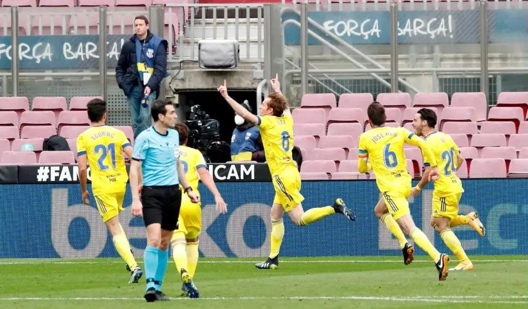 瓦伦西亚主场失利,冠军梦再度破灭的简单介绍 瓦伦西亚主场失利,冠军梦再度破灭的简单介绍