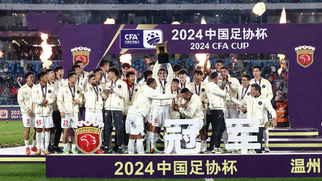全国足球赛事决赛，历史性胜利为球队喜提冠军