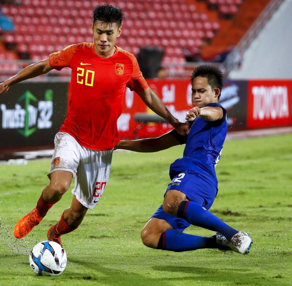 九游APP-纷纷交锋!两队顶尖足球激烈角逐的简单介绍