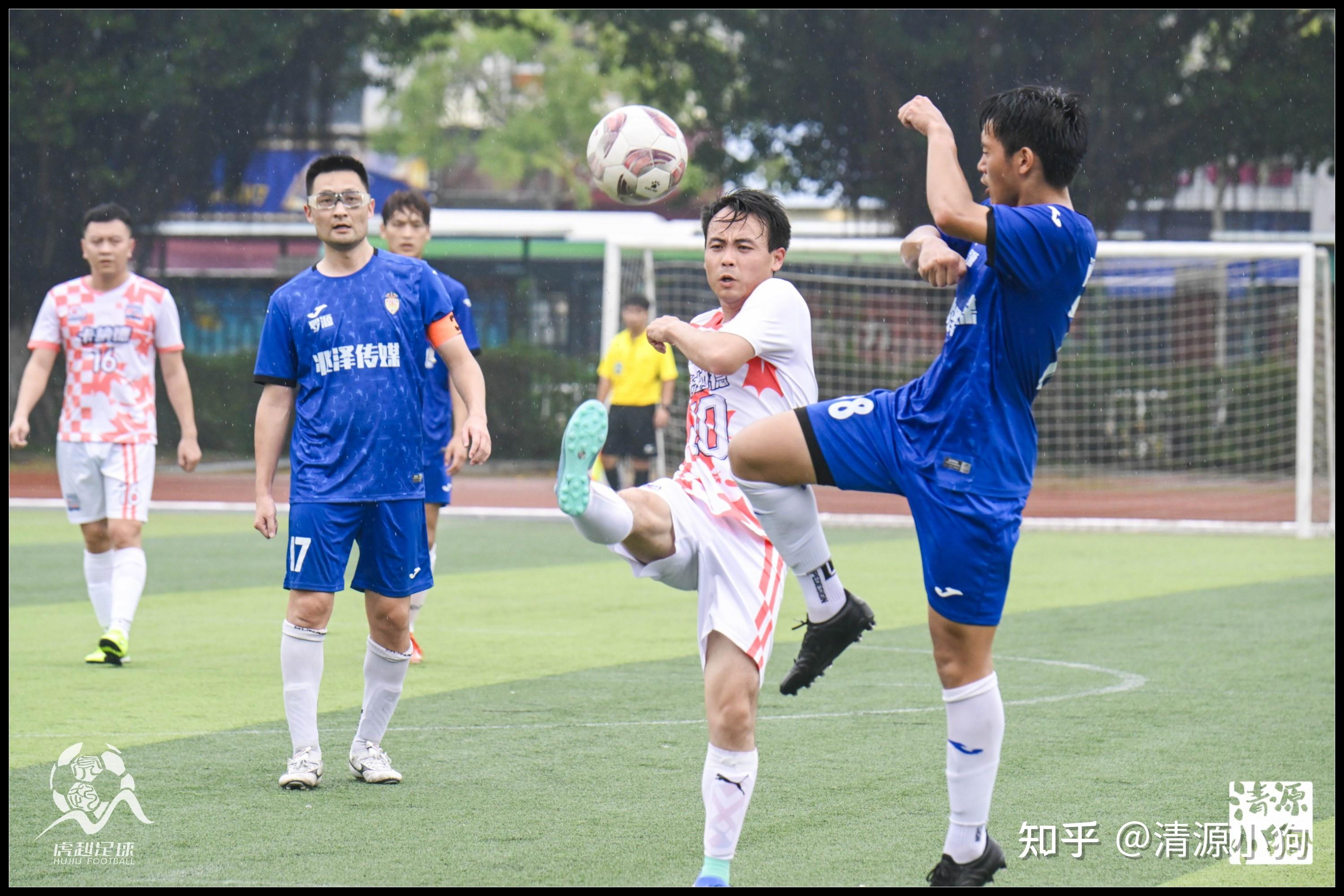 激情四射,足球比赛的惊险一幕 激情四射,足球比赛的惊险一幕