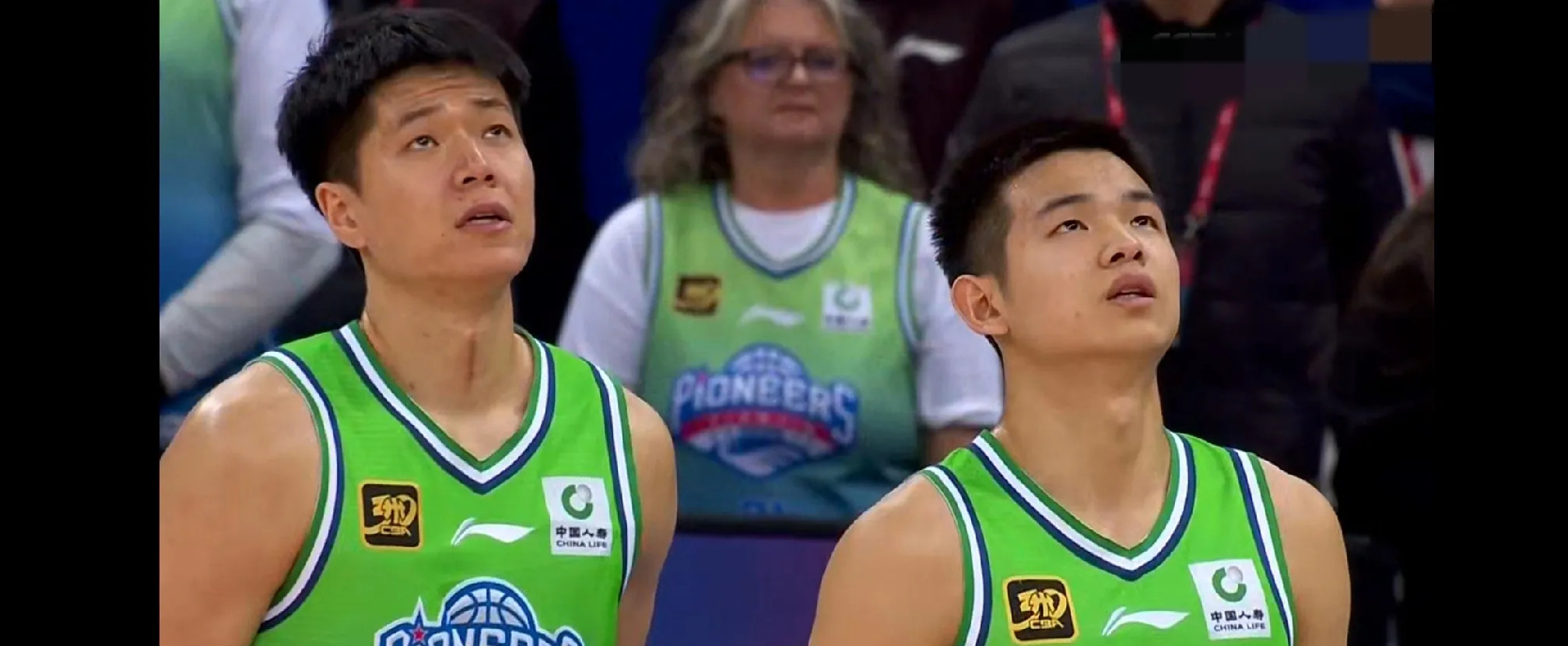 天津队球员团结一致战胜对手