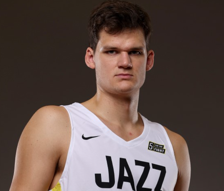 爵士主场绝杀勇士，戈贝尔西奥卡合砍+高效率