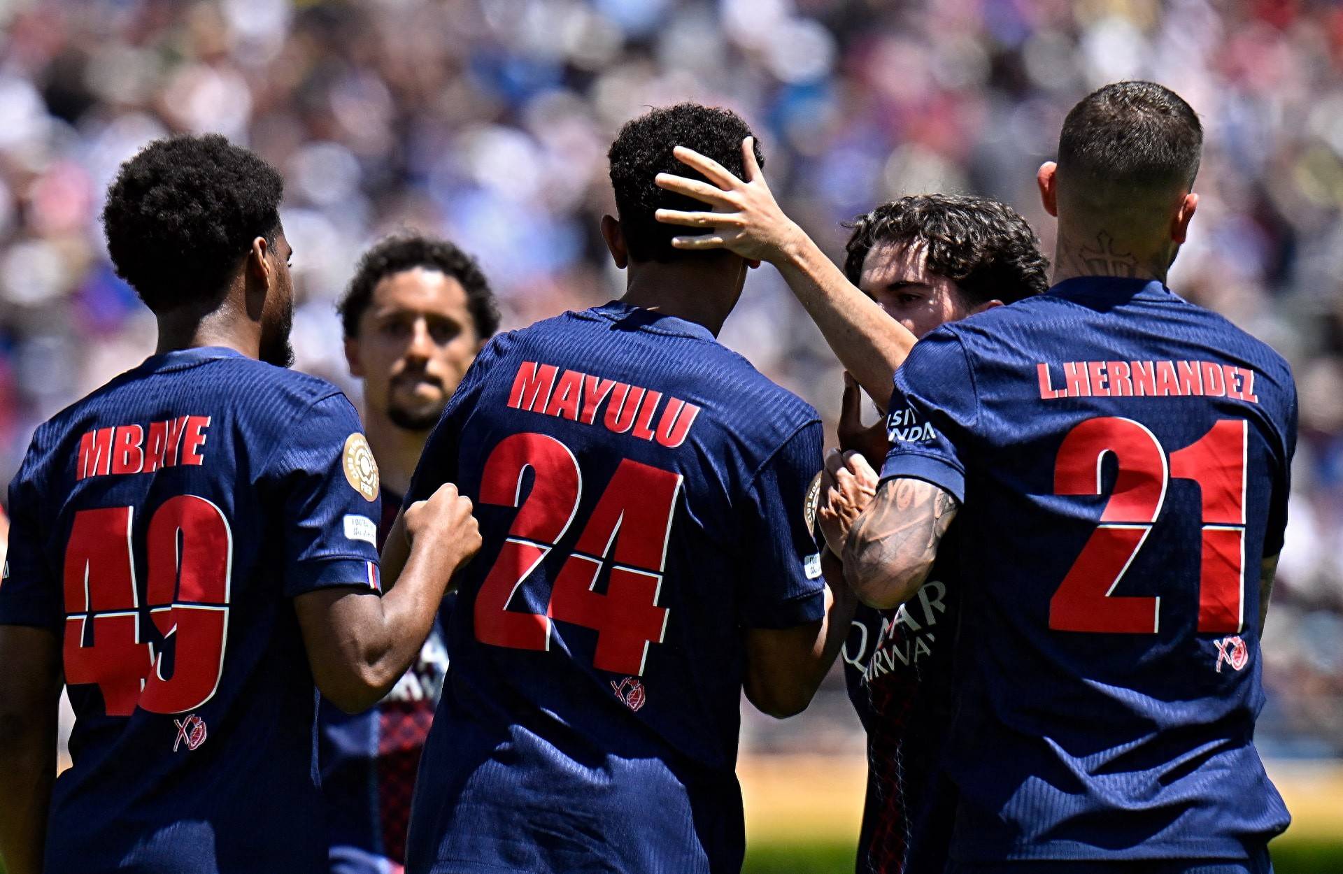 巴黎圣日耳曼获得胜利，球队威武