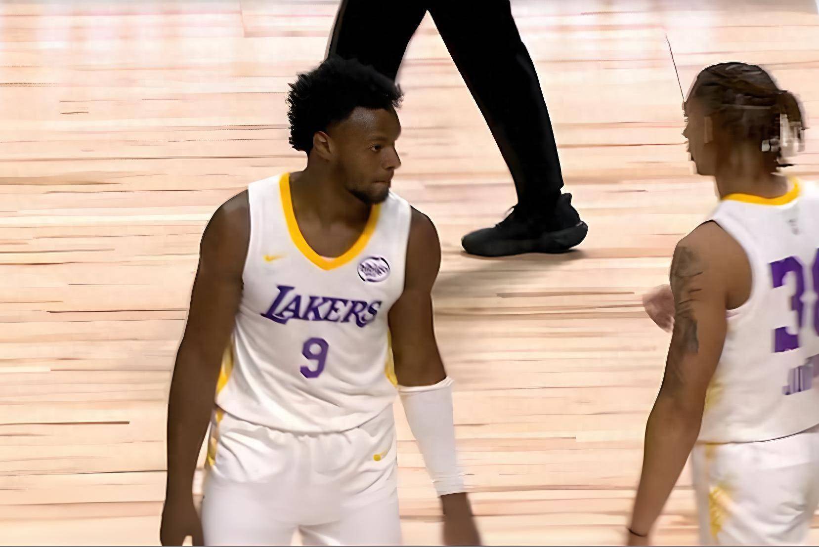 九游娱乐首页-快船主帅为球员表现鼓掌，称赛季成绩迎春风