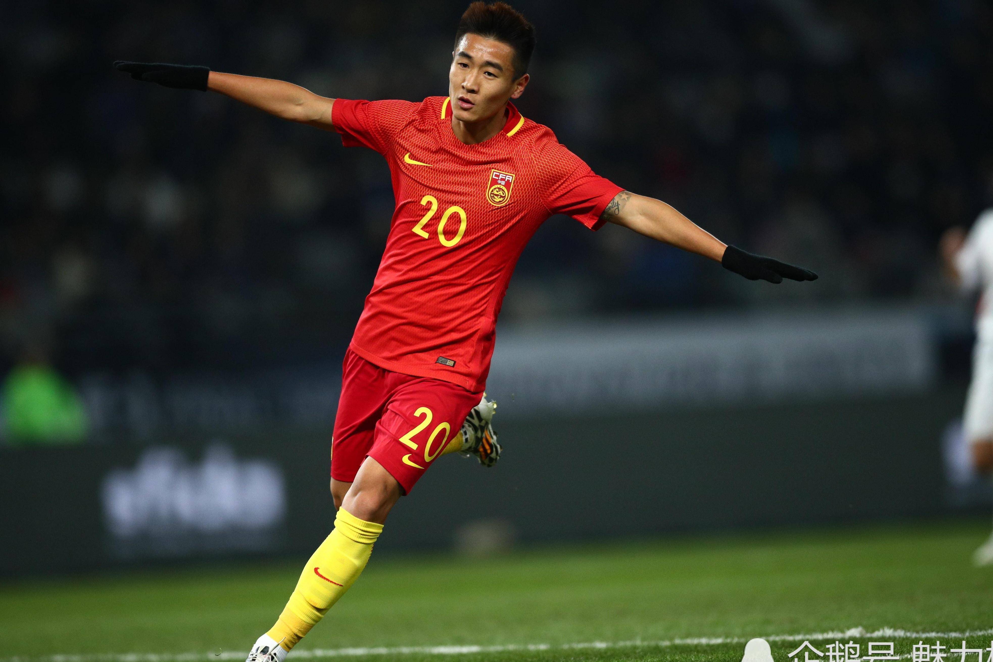 足坛新秀崭露头角,成为球队一大亮点 足坛新秀崭露头角,成为球队一大亮点