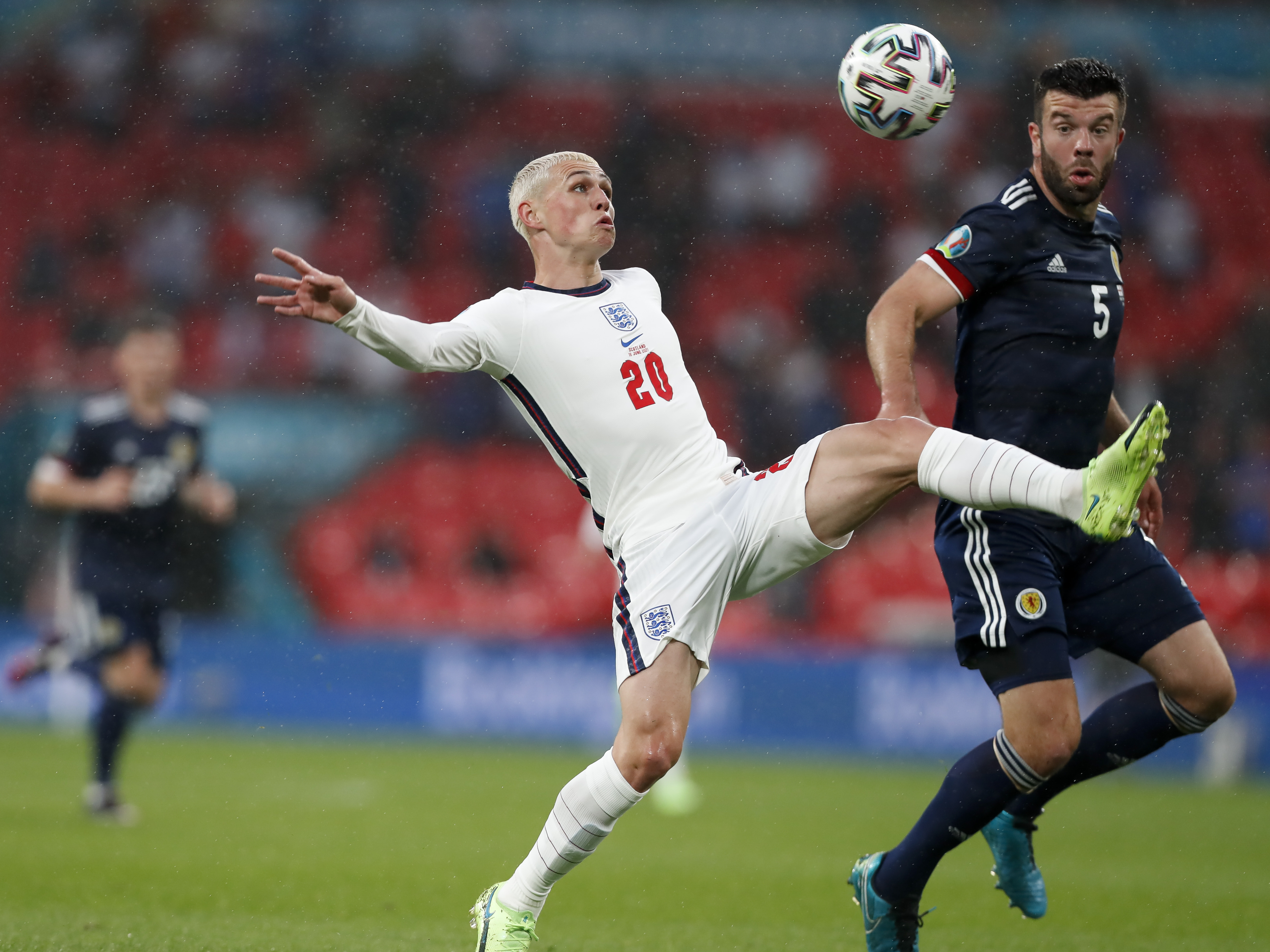 九游体育平台-英格兰队将与瑞典队展开激烈较量，寻求晋级机会