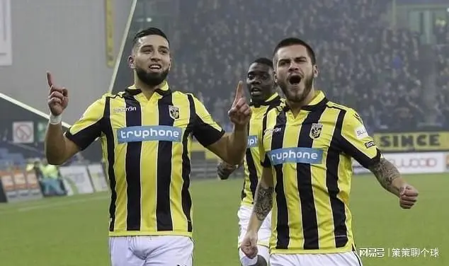 九游app下载-荷兰阿贾克斯队奋力上攻进攻态势强大