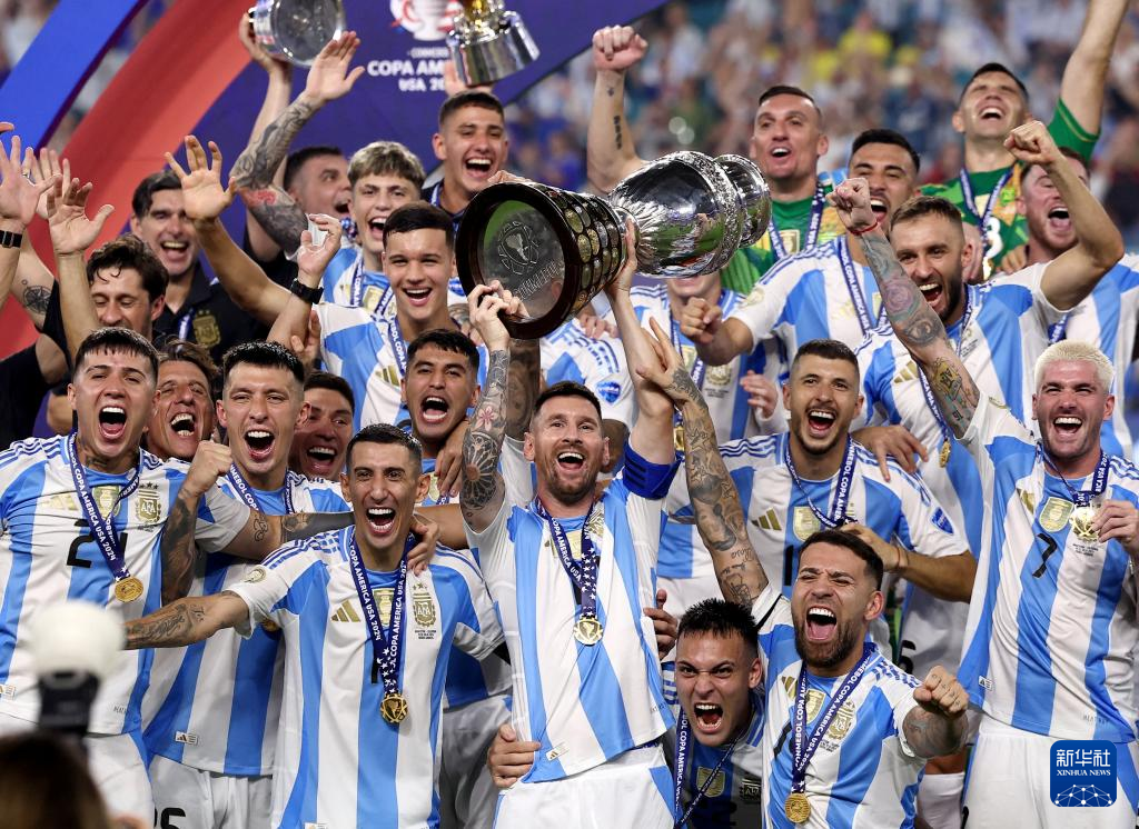 九游APP-阿根廷选手夺金喜悦，庆贺胜利时刻