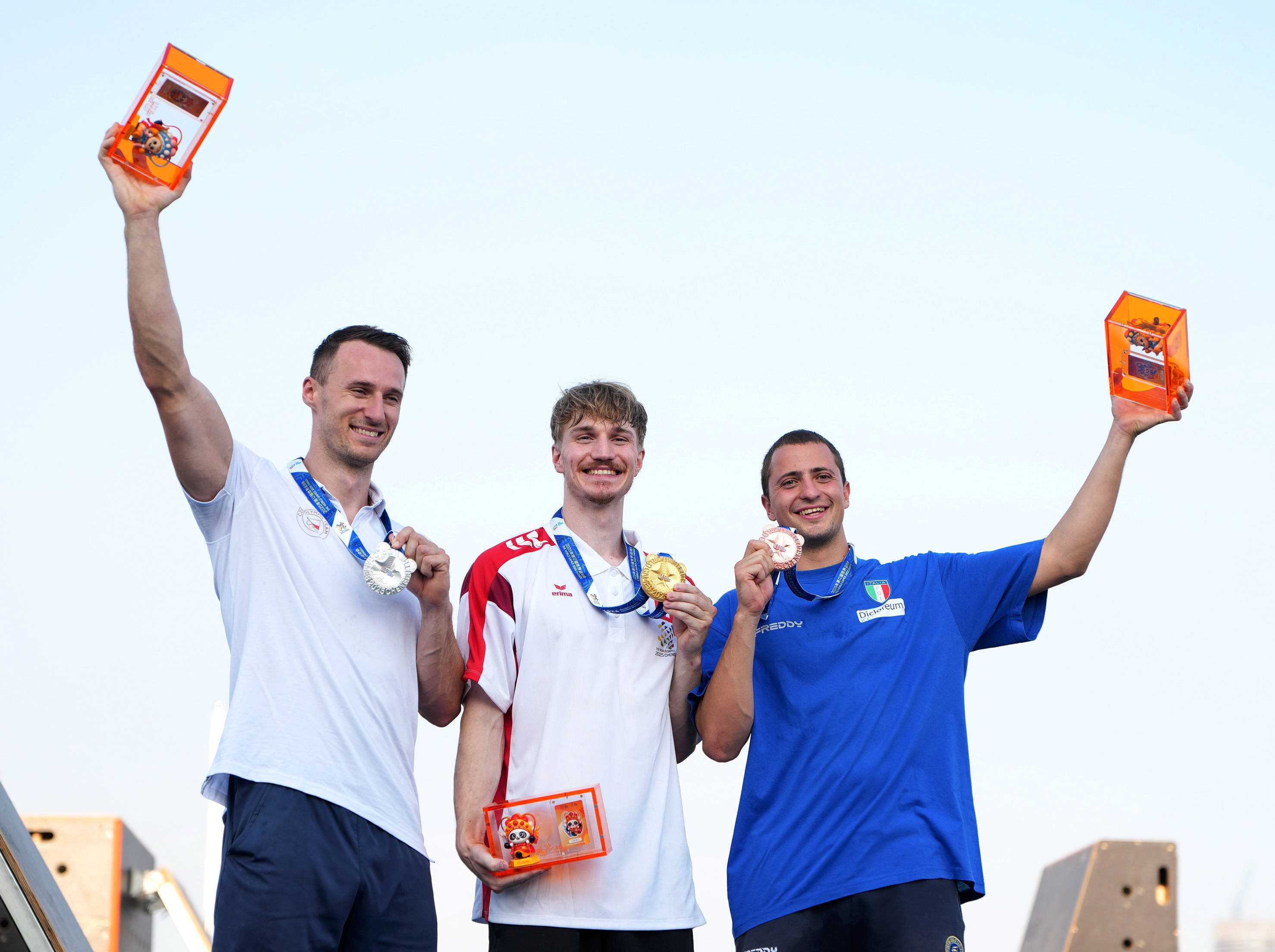 九游娱乐网页-瑞士选手在雪车比赛中创造新纪录