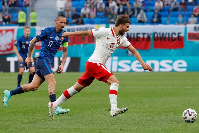 波兰遭遇惨败,小组出线形势堪忧 波兰遭遇惨败,小组出线形势堪忧