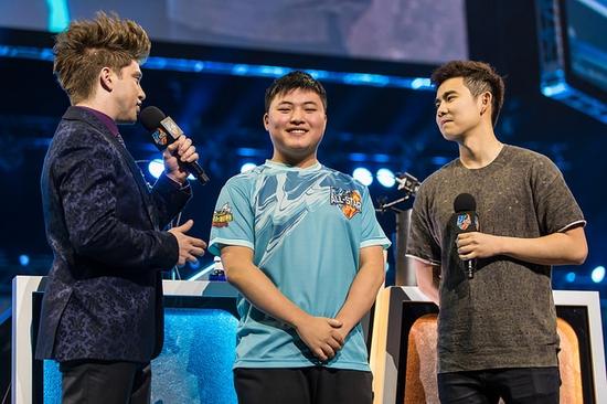 包含FNC轻取CLG,Uzi操刀奇招英雄翻盘顶尖较量2025世界赛,成为赛场最大亮点的词条 包含FNC轻取CLG,Uzi操刀奇招英雄翻盘顶尖较量2025世界赛,成为赛场最大亮点的词条