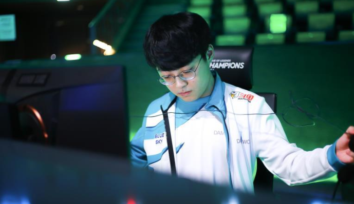 九游APP-DRX碾压TL,369单局斩获MVP宿敌对决入围赛,锁定晋级资格