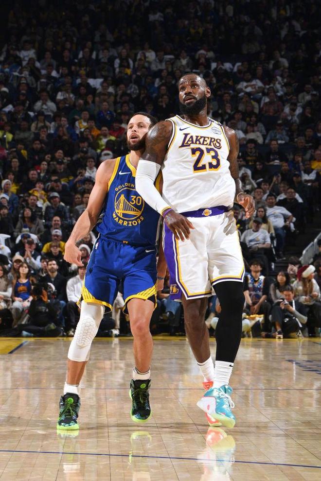 九游娱乐入口-勇士队击败湖人队,保持季后赛希望