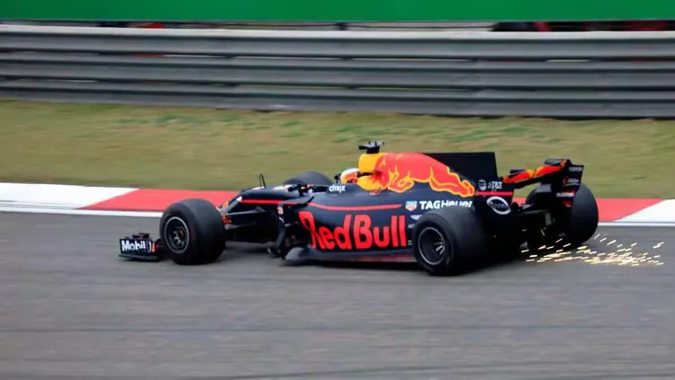 哈斯车队鏖战红牛二队，阿隆索扛起全队