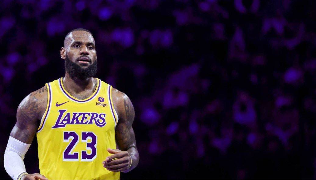 包含马刺险胜雄鹿，詹姆斯状态火热的词条