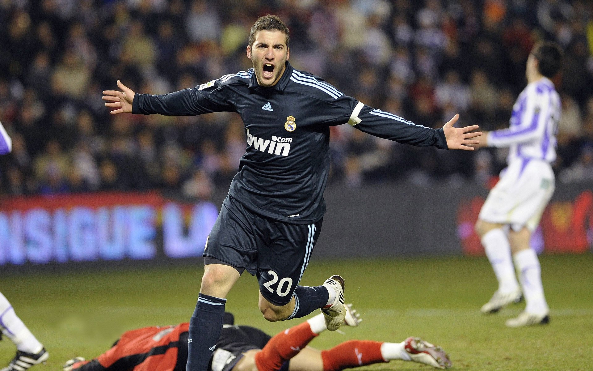 九游娱乐官方-十年一瞬，布鲁诺与足球的双向奔赴